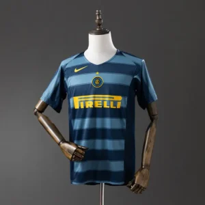 retro-seriea-inter-de-milan-inter-milan-alternativa-2004-05_0.webp Inter Milan Alternativa 2004-05 - Versión Retro
