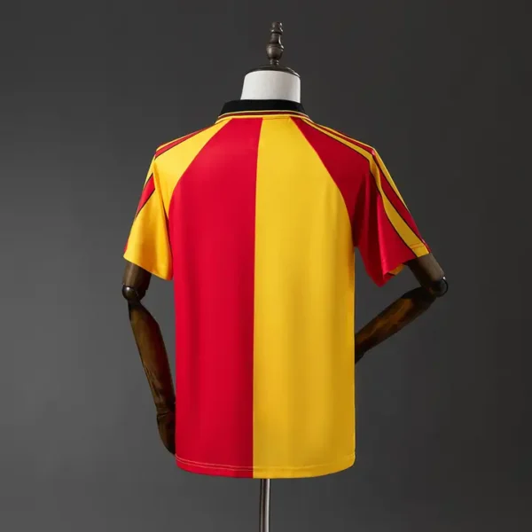 retro-turquia-galatasaray-galatasaray-local-1998-99_1.webp Galatasaray Local 1998-99 - Versión Retro